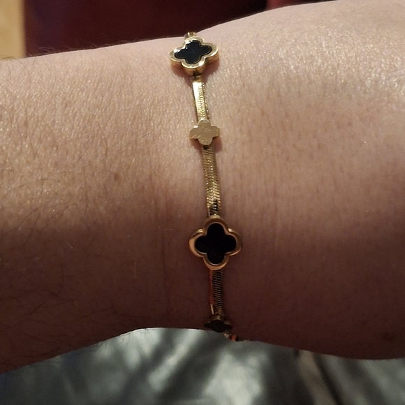 18k Gold Plated Clover Bracelet Designer Inspired - Picture 2 of 8